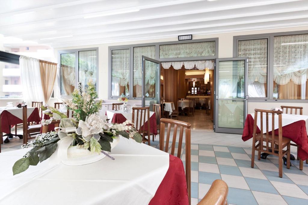 Mayer Hotel